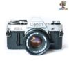 Máy ảnh Canon AE-1 cổ điển 35mm SLR với ống kính 50mm f/1.8